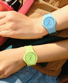 montre-casio-collection-kids-verte_lq-24b-3bef-casio-visuel-porte