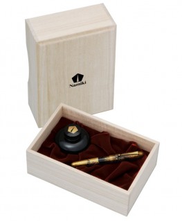 coffret-bois-stylo-plume-namiki-yukari-chinkin-beaute-des-feuilles-dautomne_fnvc20m-kis-namiki