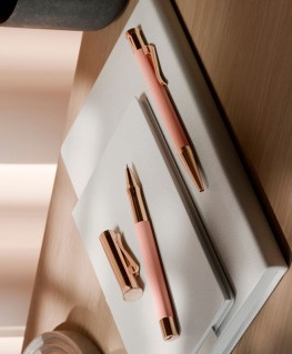 stylo-bille-graf-von-faber-castell-guilloche-rose-blush_145337-graf-von-faber-castell-visuel