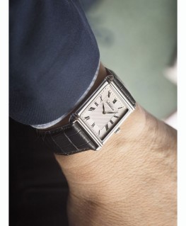 montre-herbelin-art-deco-rectangulaire-cuir-noir_17468ap08-herbelin-porte